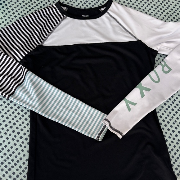 Vintage Roxy Rash Guard - Picture 1 of 5